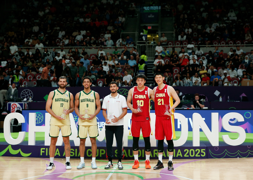 队友交流, CRHGw, 新华社记者 队友交流, CRHGw, 新华社记者